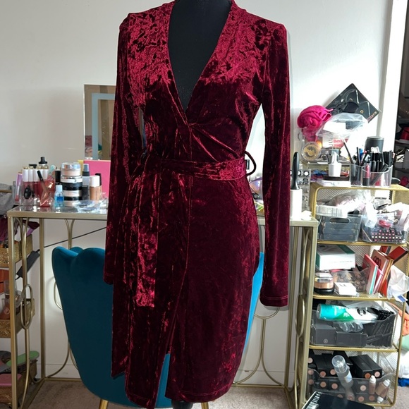 Long sleeve faux velvet midi dress - Picture 1 of 4